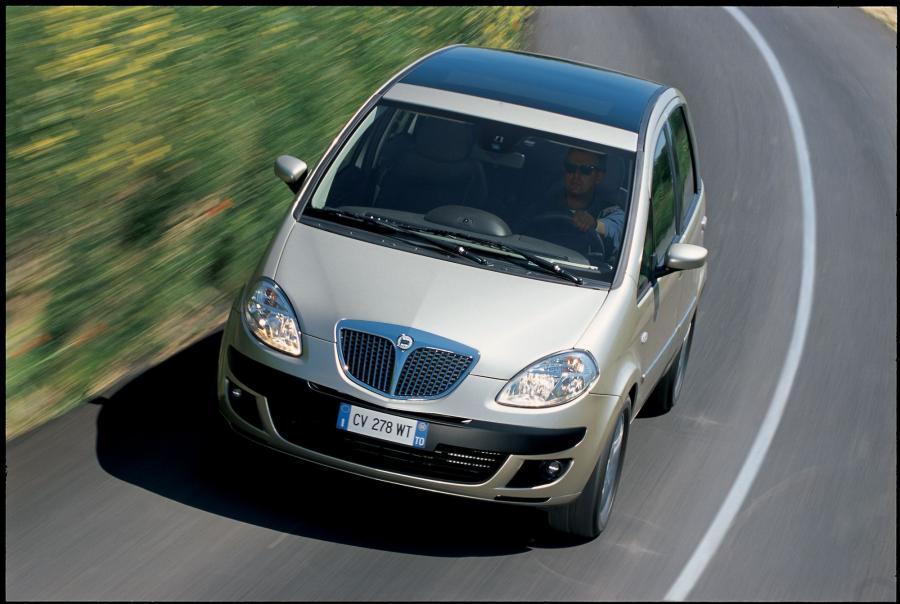  Lancia Musa (350) 2004 года  (фото 19 из 79)